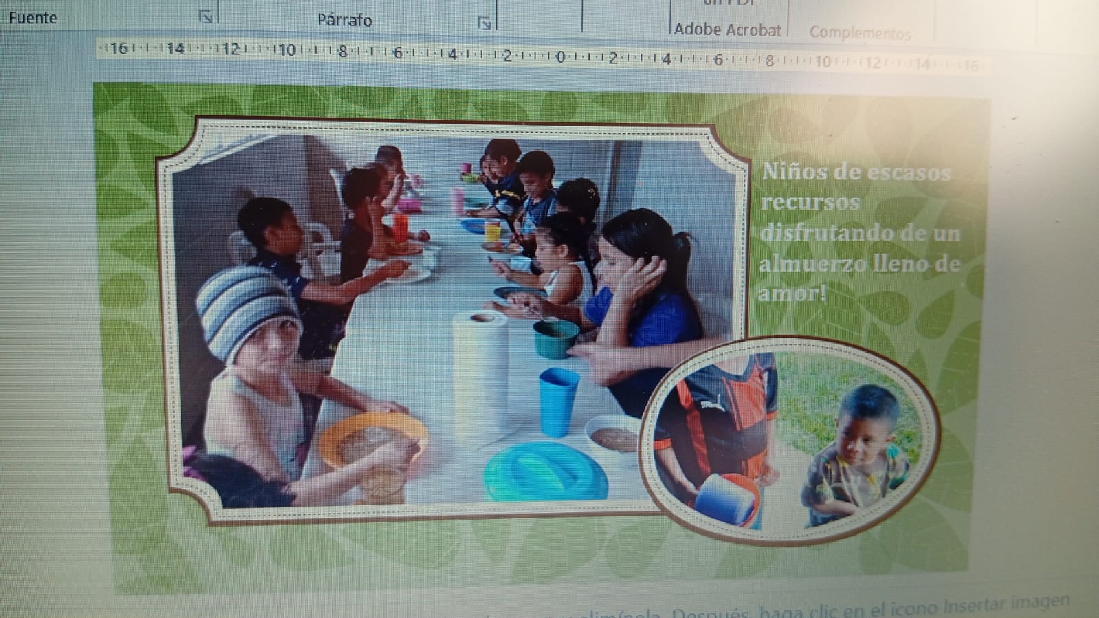 Niños de escasos recursos disfrutando del almuerzo