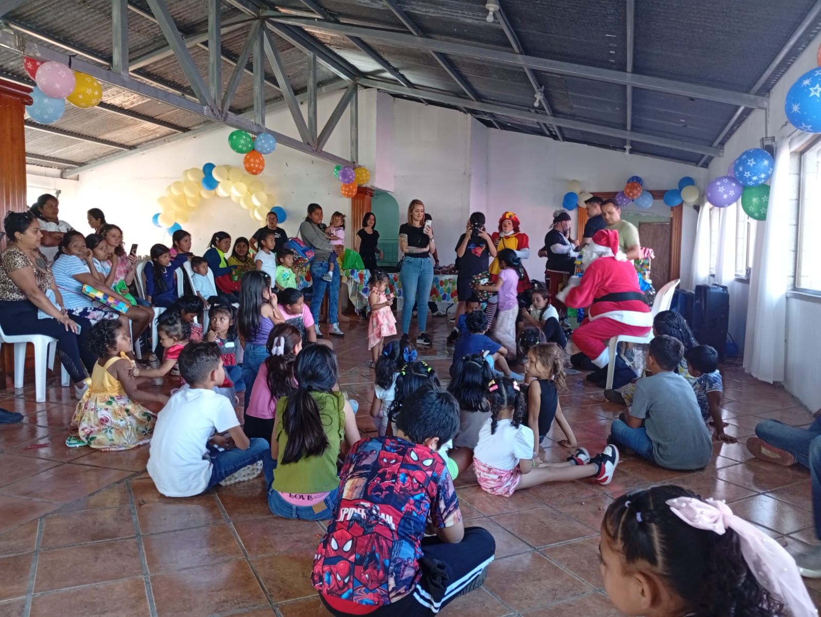 Fiesta navideña comunitaria